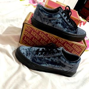 Old skool (velvet) grey/black Size:6.5womens/5mens
